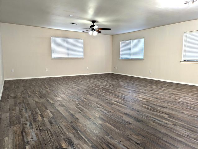 142 Price Drive, Lewisville, TX 75067