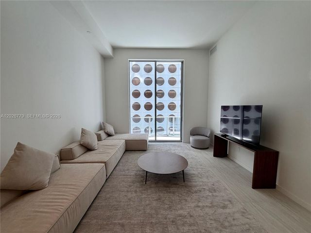 77 SE 5th St 407, Miami, FL 33131