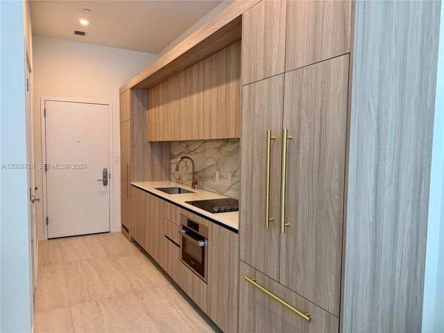 77 SE 5th St 407, Miami, FL 33131