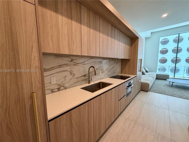 77 SE 5th St 407, Miami, FL 33131