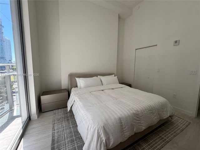 77 SE 5th St 407, Miami, FL 33131