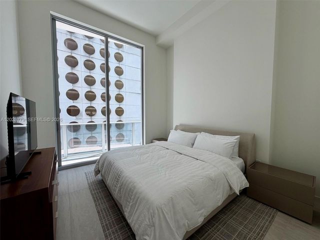 77 SE 5th St 407, Miami, FL 33131