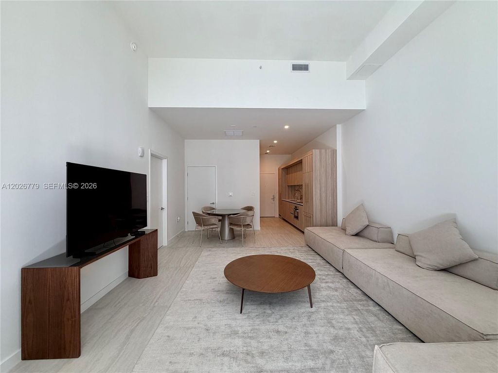77 SE 5th St 407, Miami, FL 33131