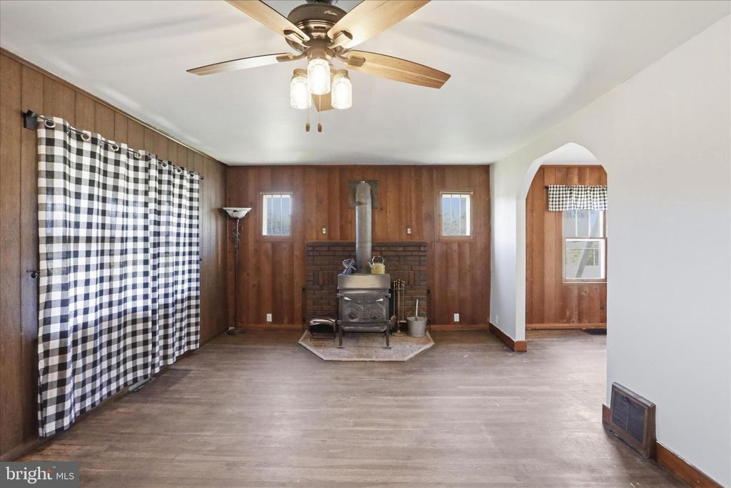 Image 10 of property listing at 14510 UHL HWY SE, Cumberland, MD 21502