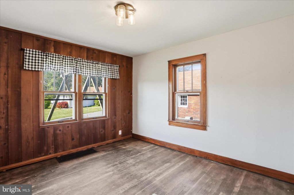 Image 12 of property listing at 14510 UHL HWY SE, Cumberland, MD 21502