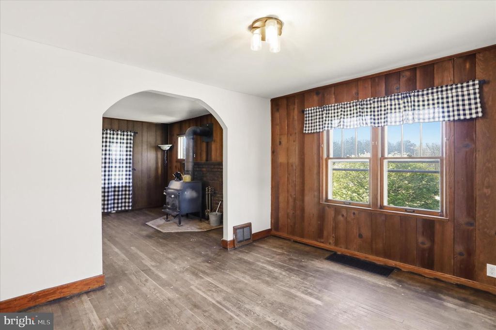 Image 14 of property listing at 14510 UHL HWY SE, Cumberland, MD 21502