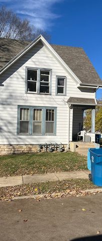 913 W 4th Street, Dixon, IL 61021