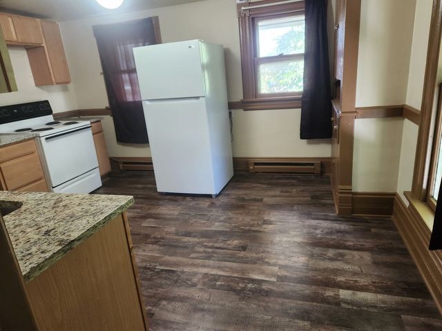 913 W 4th Street, Dixon, IL 61021