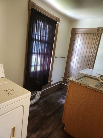 913 W 4th Street, Dixon, IL 61021