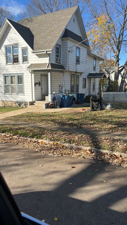 913 W 4th Street, Dixon, IL 61021