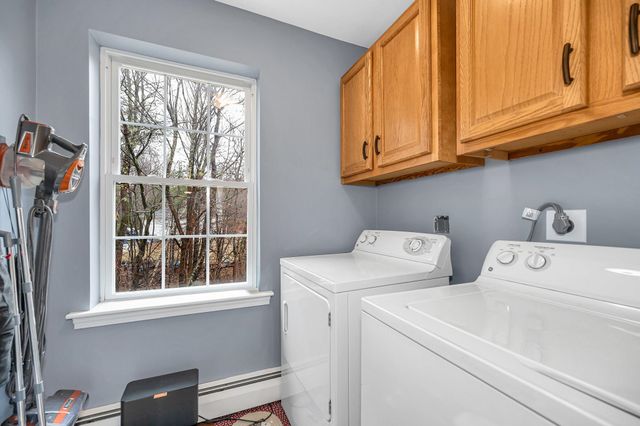 13 Sheridan Drive, Londonderry, NH 03053