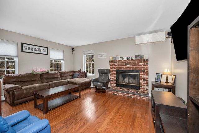 13 Sheridan Drive, Londonderry, NH 03053