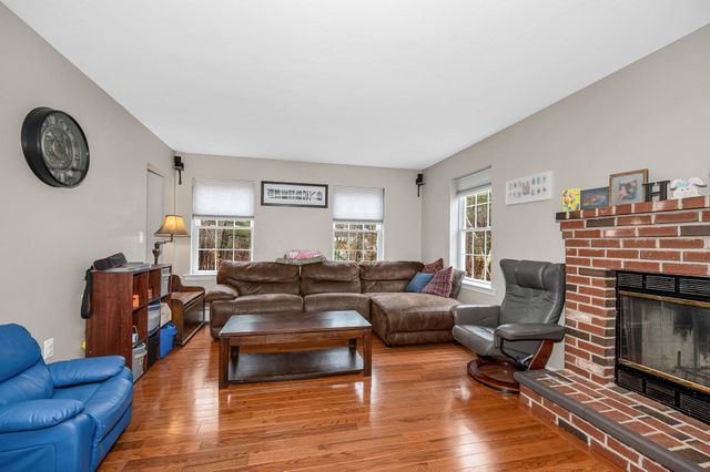 13 Sheridan Drive, Londonderry, NH 03053