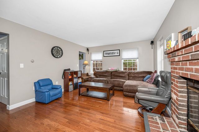 13 Sheridan Drive, Londonderry, NH 03053