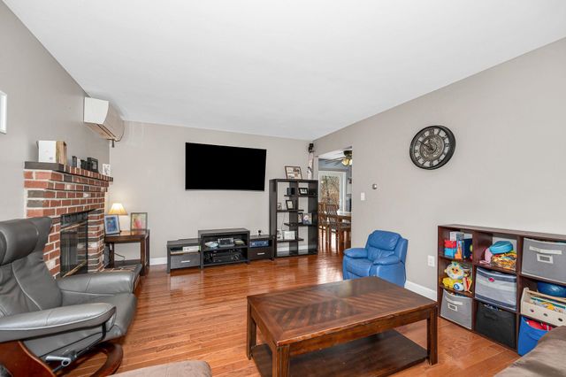 13 Sheridan Drive, Londonderry, NH 03053