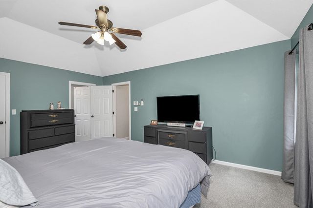 13 Sheridan Drive, Londonderry, NH 03053