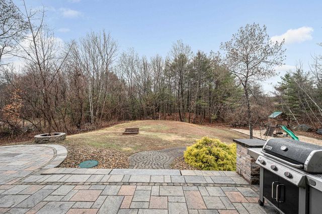 13 Sheridan Drive, Londonderry, NH 03053