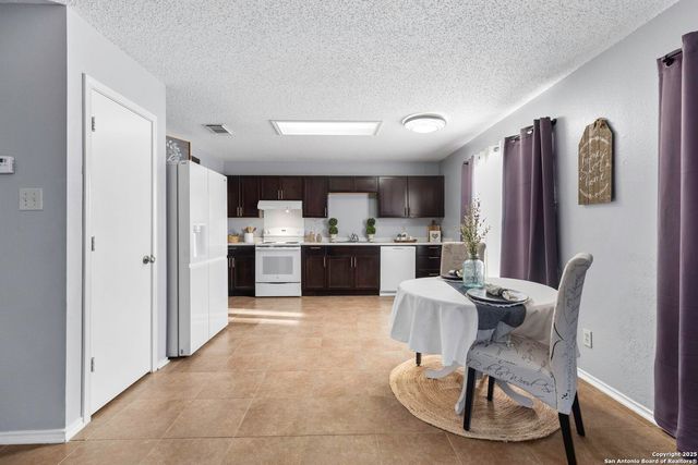 6835 Waterfall Pass, Converse, TX 78109