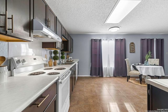 6835 Waterfall Pass, Converse, TX 78109