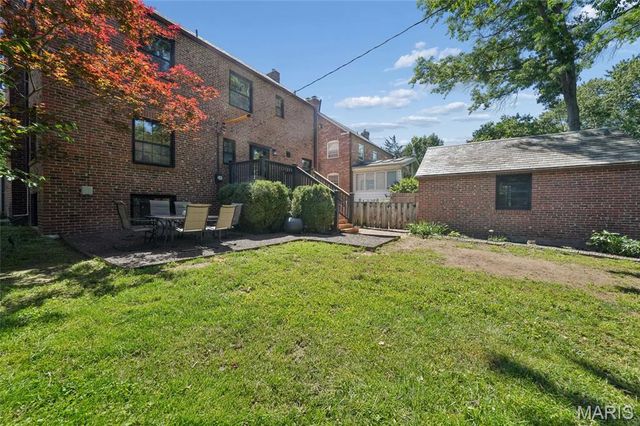 7619 Stanford Avenue, University City, MO 63130