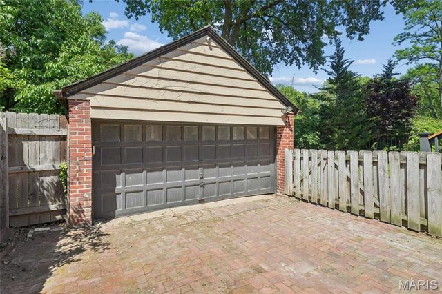 7619 Stanford Avenue, University City, MO 63130