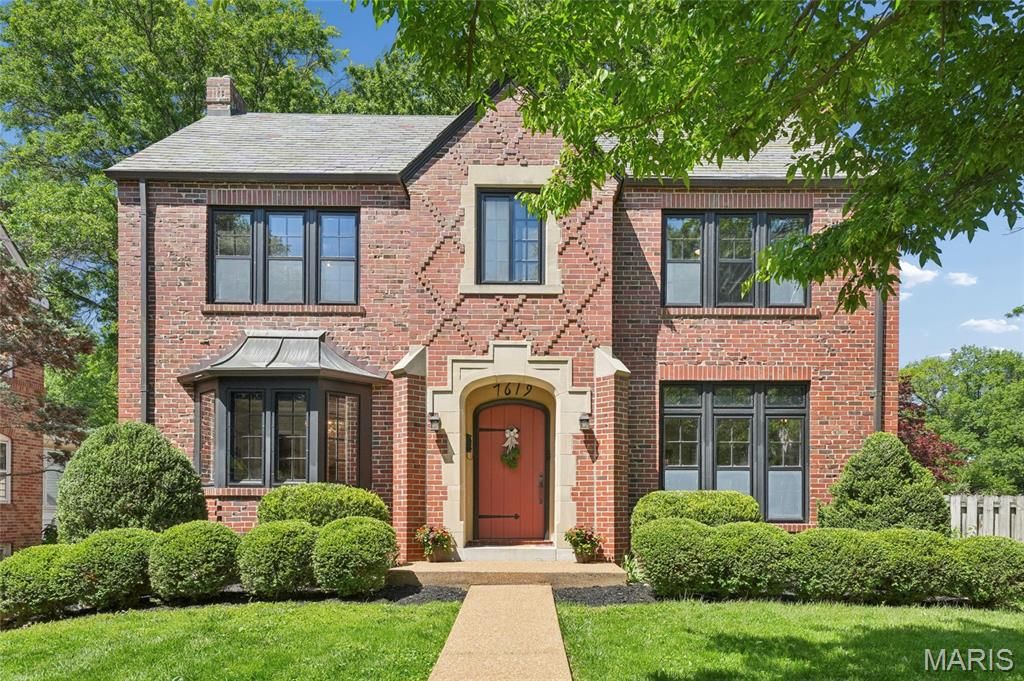 7619 Stanford Avenue, University City, MO 63130