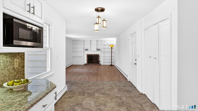 28 Park Road, Simsbury, CT 06070