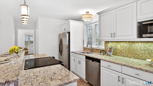 28 Park Road, Simsbury, CT 06070