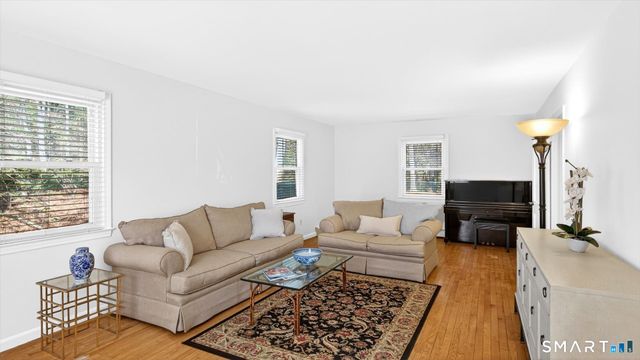 28 Park Road, Simsbury, CT 06070