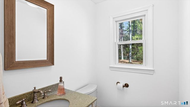 28 Park Road, Simsbury, CT 06070