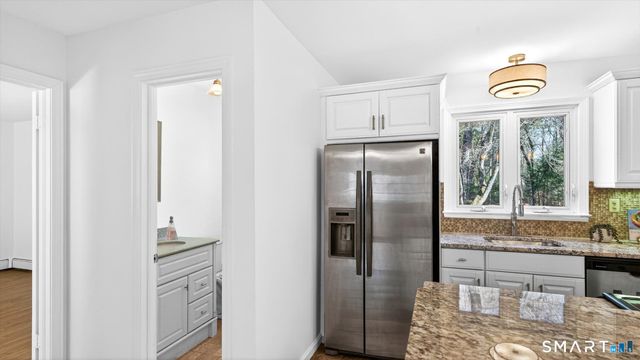 28 Park Road, Simsbury, CT 06070