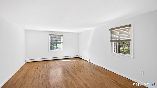 28 Park Road, Simsbury, CT 06070