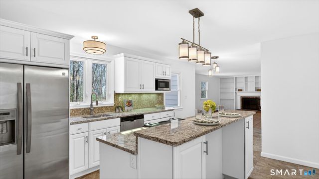 28 Park Road, Simsbury, CT 06070