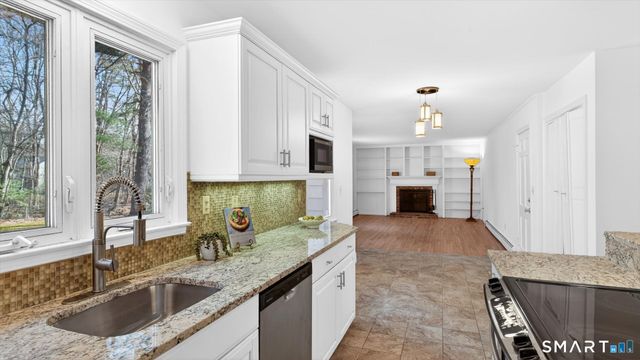 28 Park Road, Simsbury, CT 06070