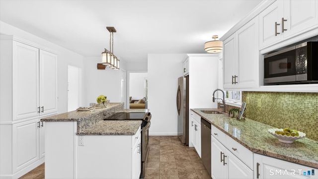 28 Park Road, Simsbury, CT 06070