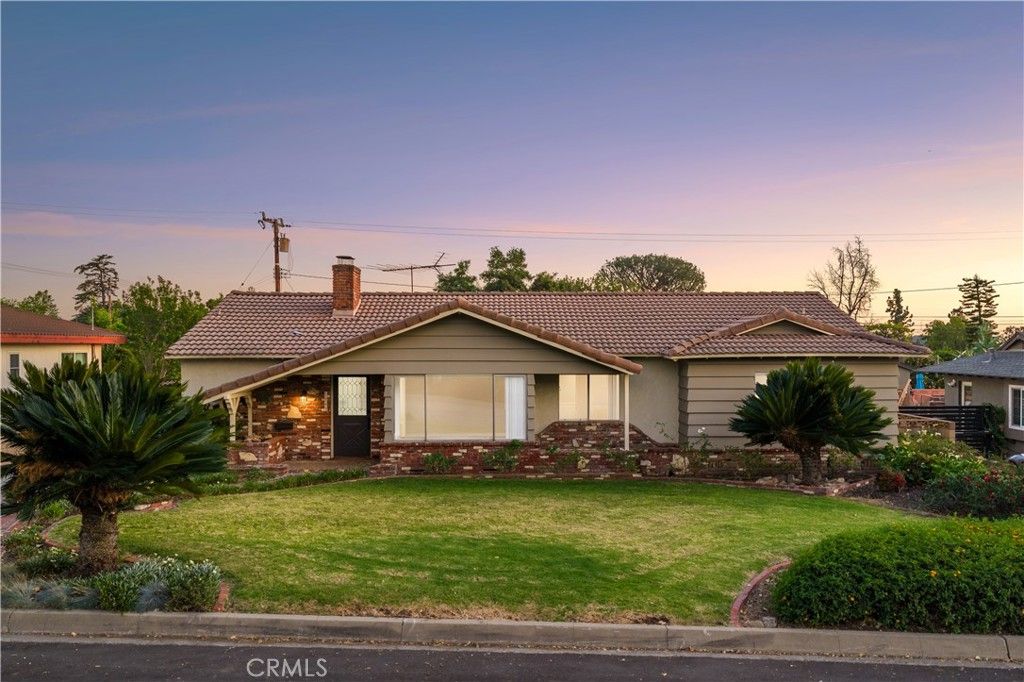 Image 2 of property listing at 1048 E Comstock Avenue, Glendora, CA 91741