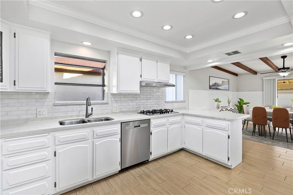 Image 20 of property listing at 1048 E Comstock Avenue, Glendora, CA 91741