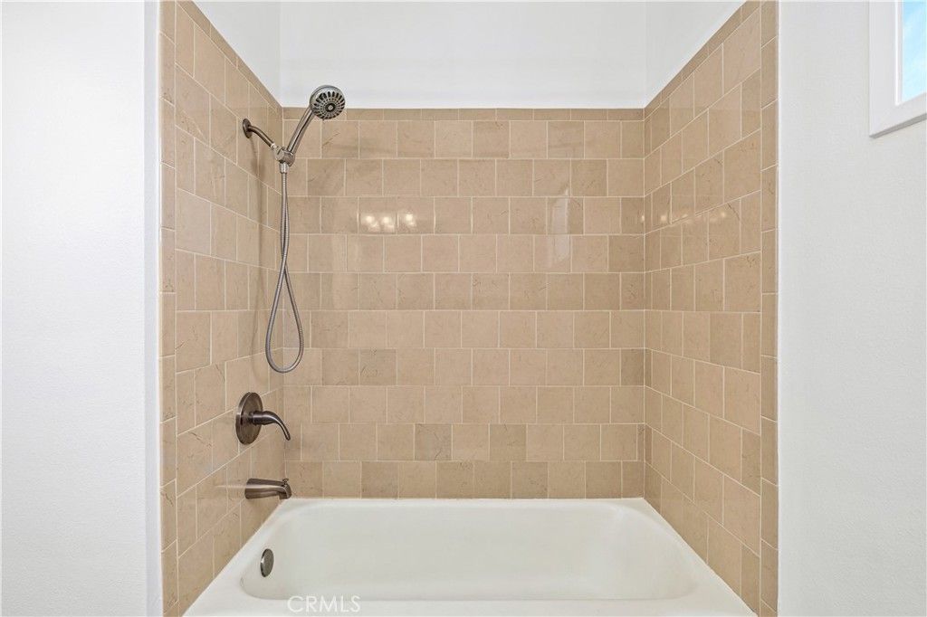 Image 32 of property listing at 1048 E Comstock Avenue, Glendora, CA 91741