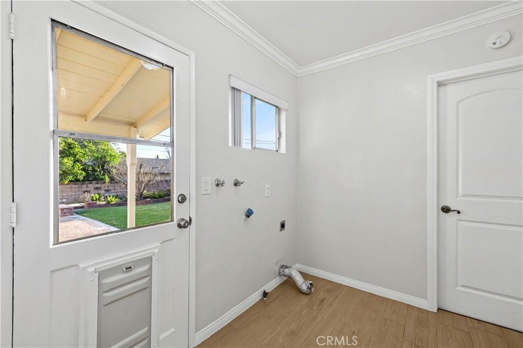 Image 33 of property listing at 1048 E Comstock Avenue, Glendora, CA 91741