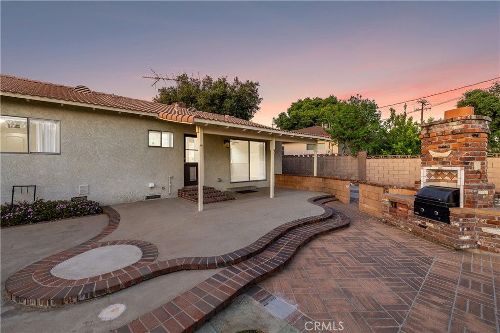 Image 37 of property listing at 1048 E Comstock Avenue, Glendora, CA 91741
