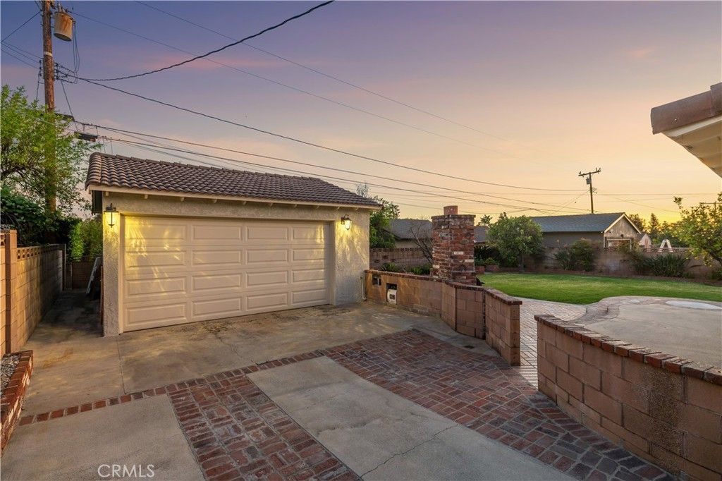 Image 43 of property listing at 1048 E Comstock Avenue, Glendora, CA 91741