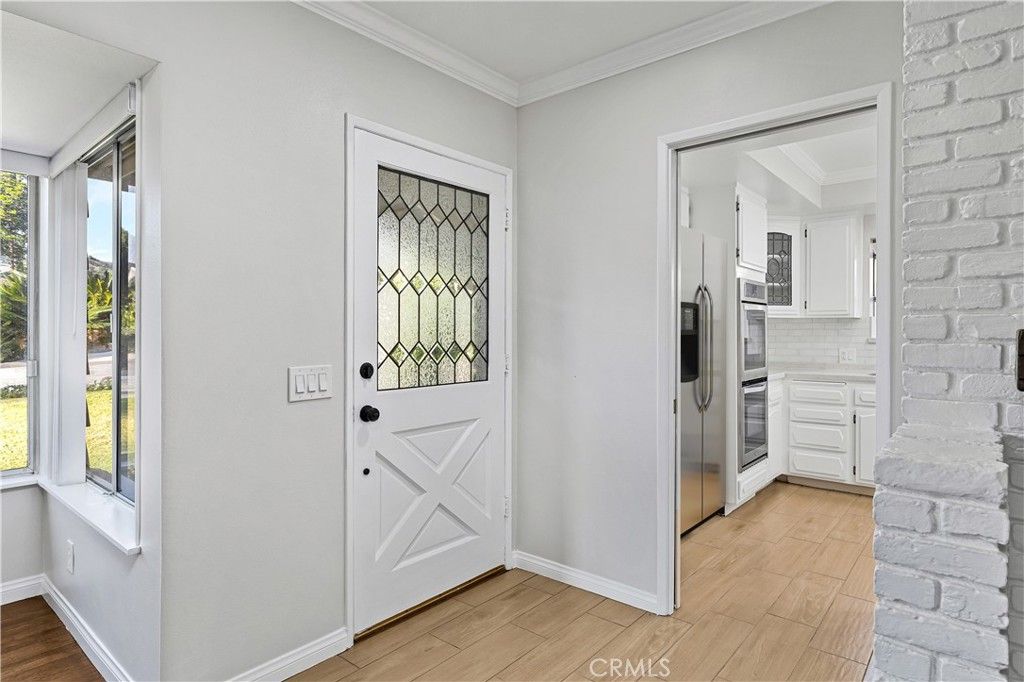 Image 7 of property listing at 1048 E Comstock Avenue, Glendora, CA 91741