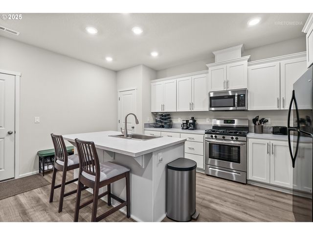 31021 Nw NORTH Ave, North Plains, OR 97133