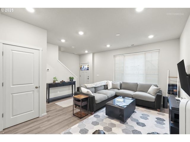 31021 Nw NORTH Ave, North Plains, OR 97133