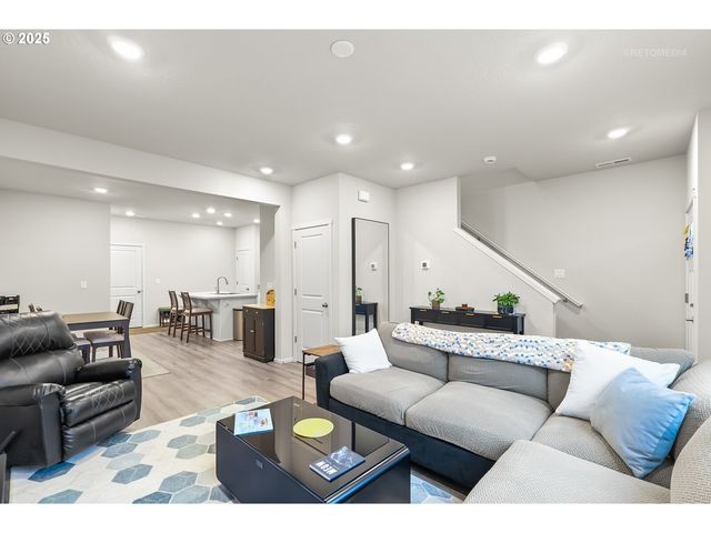 31021 Nw NORTH Ave, North Plains, OR 97133