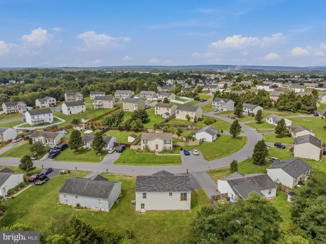77 EISENHOWER CIR, Inwood, WV 25428