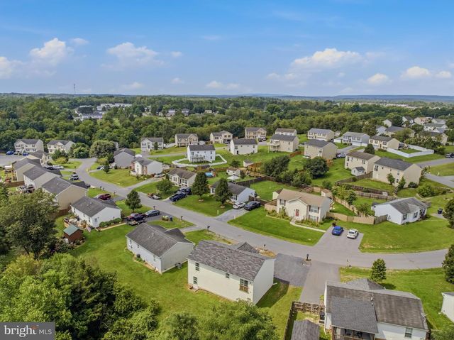 77 EISENHOWER CIR, Inwood, WV 25428