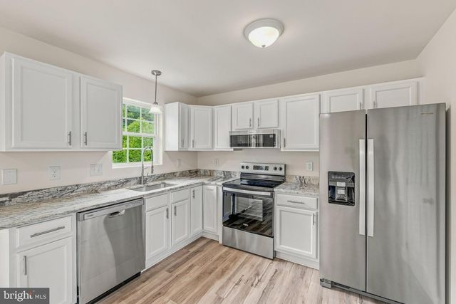 77 EISENHOWER CIR, Inwood, WV 25428