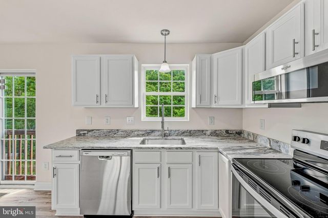 77 EISENHOWER CIR, Inwood, WV 25428