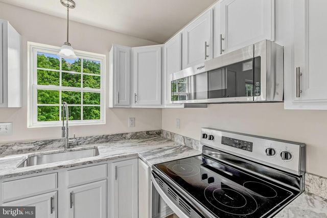 77 EISENHOWER CIR, Inwood, WV 25428